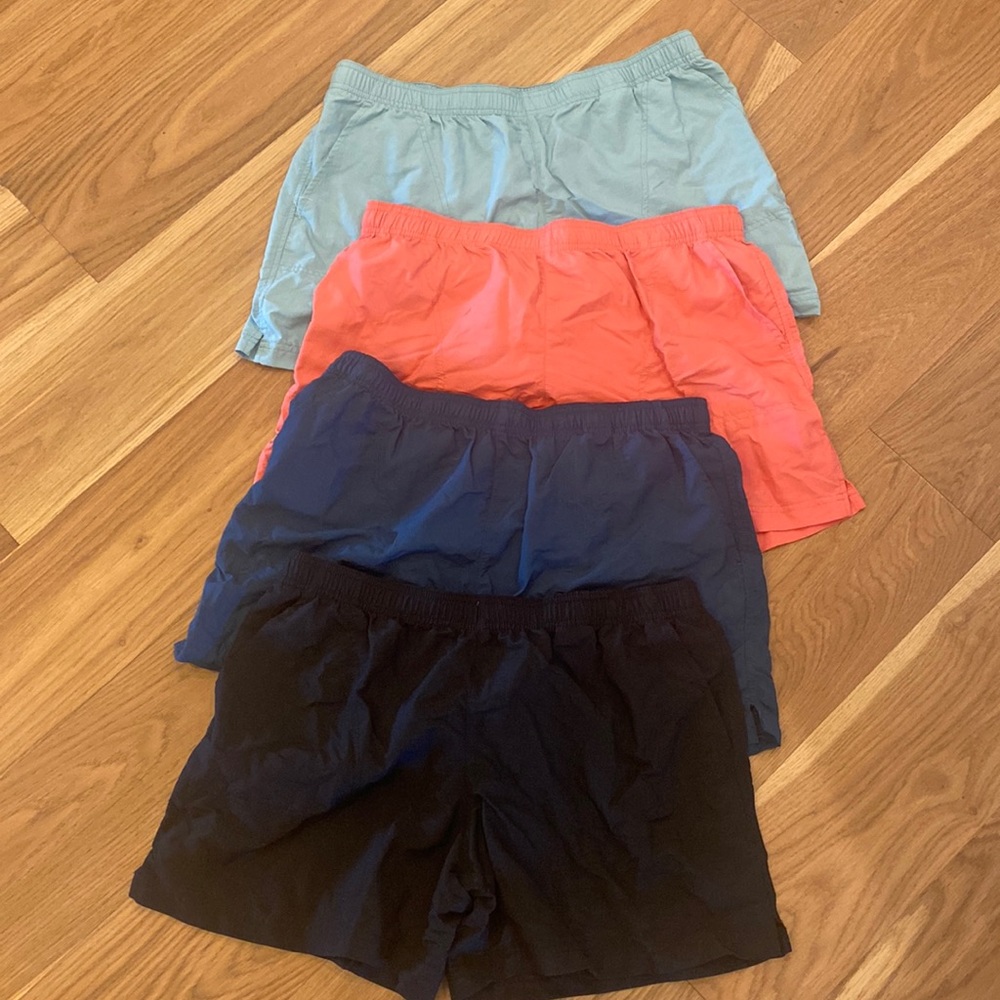 Woman’s Columbia lightweight shorts size large